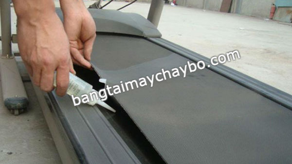 Cách vệ sinh và làm mềm bằng tải máy chạy bộ tại nhà