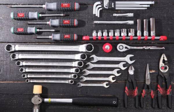 Dụng cụ thay băng tải máy chạy bộ cần những gì
