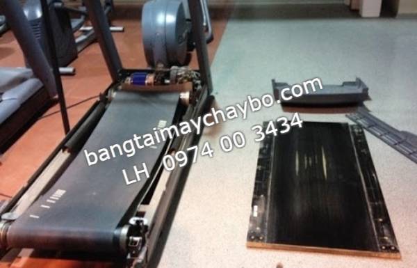 Thay thảm chạy bộ các chủ phòng Gym vẫn phụ thuộc thợ 