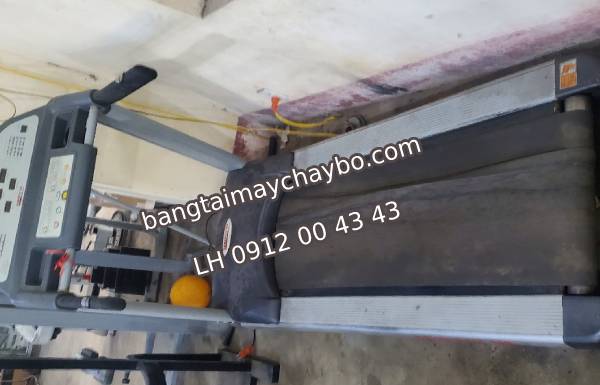 Máy chạy bô nhà tôi chạy rất nóng băng tải xin hỏi bị làm sao